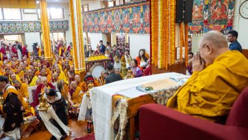 Dokham Chushi Gangdruk và Hiệp hội Văn hóa Phật giáo Himalaya dâng Lễ Cầu nguyện Trường thọ lên Thánh Đức Đạt Lai Lạt Ma