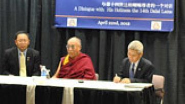 Đức Ngài nói chuyện với các sinh viên Trung Quốc ở Rochester, MN