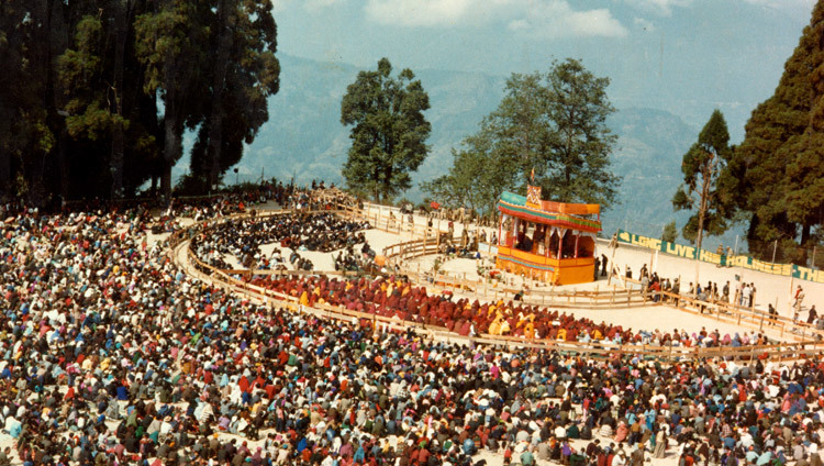 Sân bãi Thuyết Pháp trong lễ Quán đảnh Thời Luân lần thứ 17 ở Gangtok, Sikkim, Ấn Độ vào tháng 4 năm 1993 (Ảnh / VPTĐĐLLM)