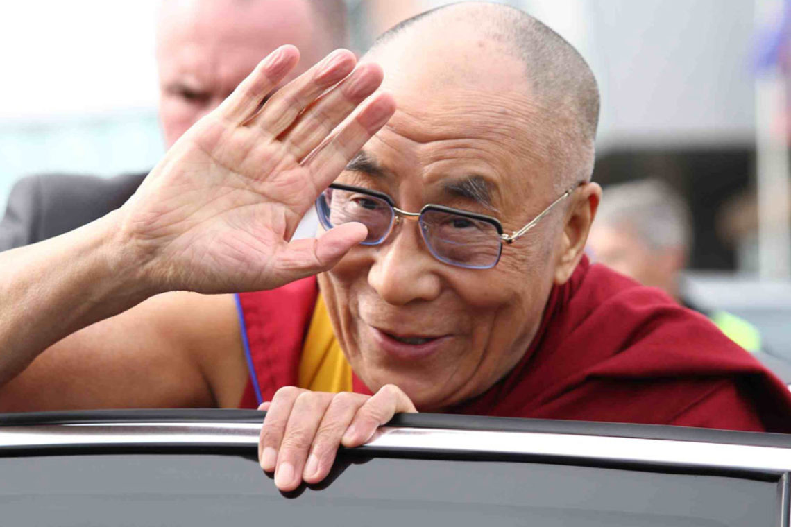 His Holiness Waves Goodbye