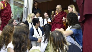 Con người tạo ra rắc rối cho chính mình